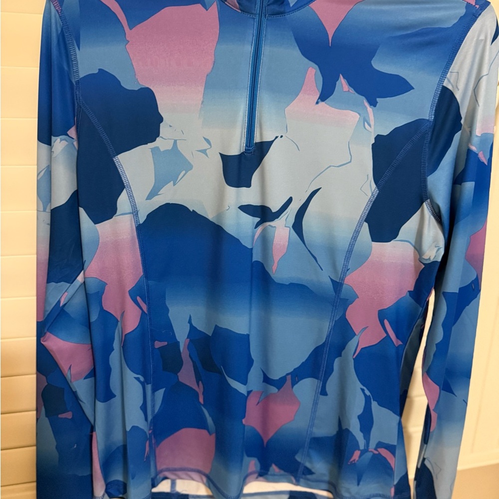 🍀🍀🍀 sale 3 items for $30✅Callaway Women's Blue and Pink Floral Top